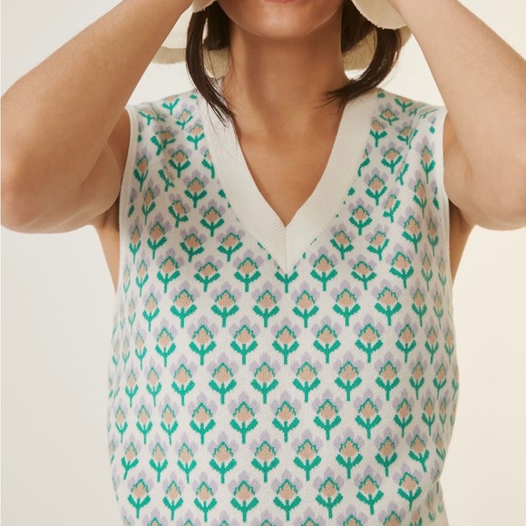 Anthropologie Sweaters - Anthropologie Maeve sweater vest “V” flower pattern